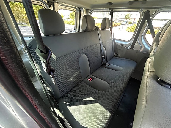 Opel Vivaro 9 of 25