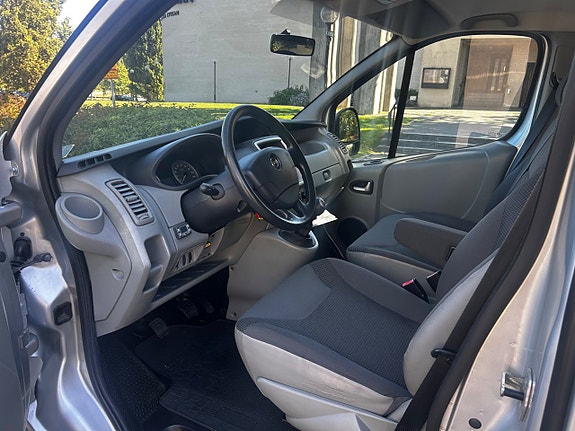 Opel Vivaro 13 of 25