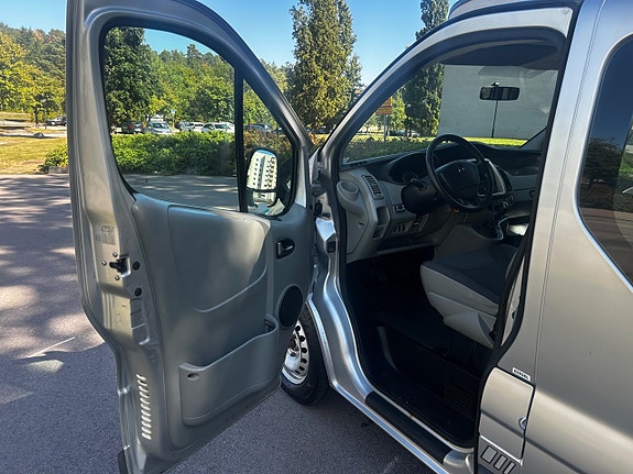 Opel Vivaro 12 of 25