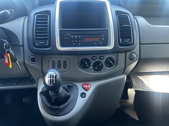 Opel Vivaro 15 of 25