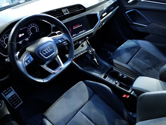 Audi Q3 12 of 13