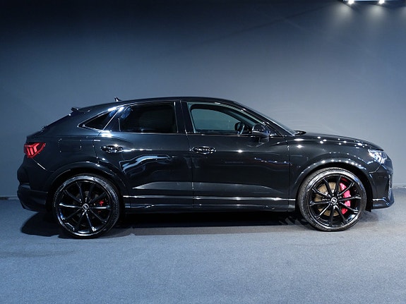 Audi Q3 2 of 13