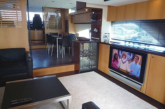 Fairline Squadron 78 2008 Caterpillar C32 Acert 5 of 12