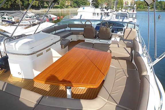Fairline Squadron 78 2008 Caterpillar C32 Acert 2 of 12