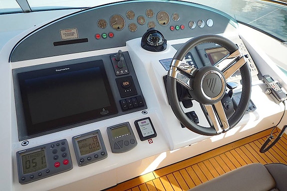 Fairline Squadron 78 2008 Caterpillar C32 Acert 4 of 12