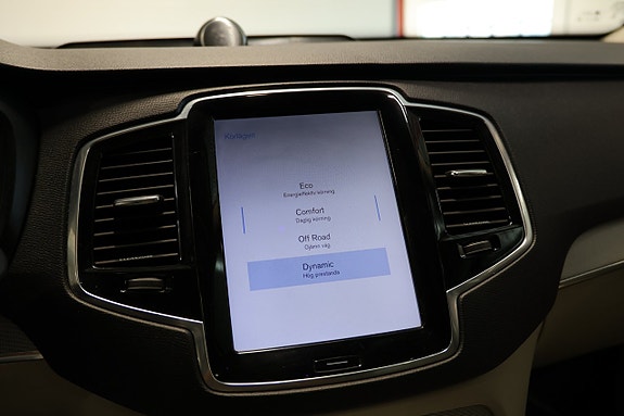 Volvo XC90 24 of 27
