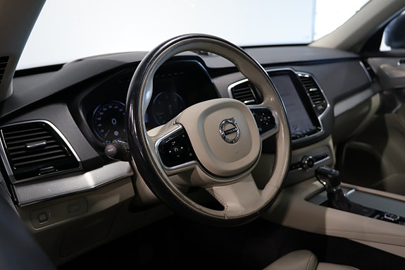 Volvo XC90 13 of 27