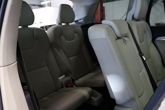 Volvo XC90 16 of 27
