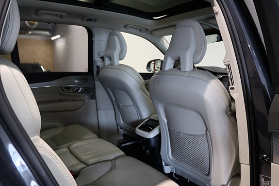 Volvo XC90 15 of 27