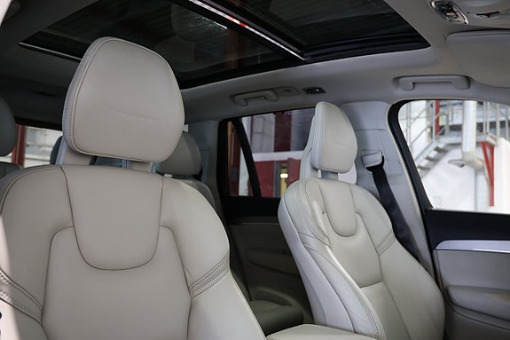 Volvo XC90 14 of 27