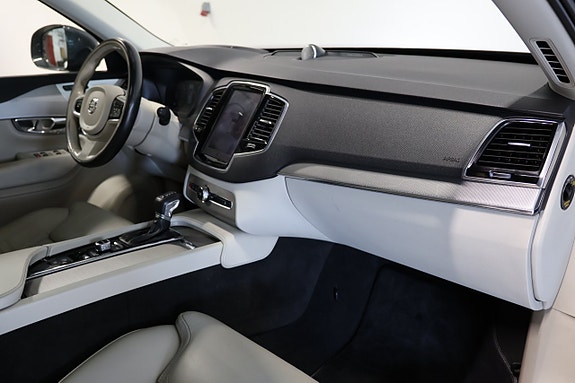 Volvo XC90 10 of 27