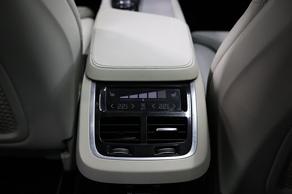 Volvo XC90 18 of 27