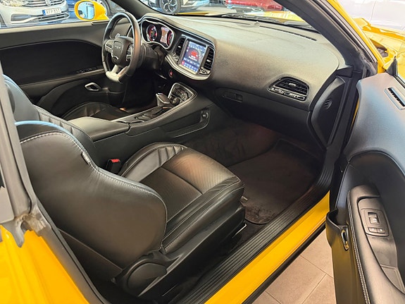 Dodge Challenger 9 of 18
