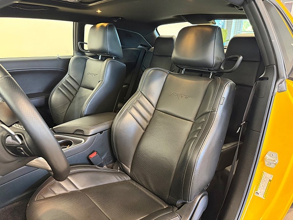 Dodge Challenger 10 of 18