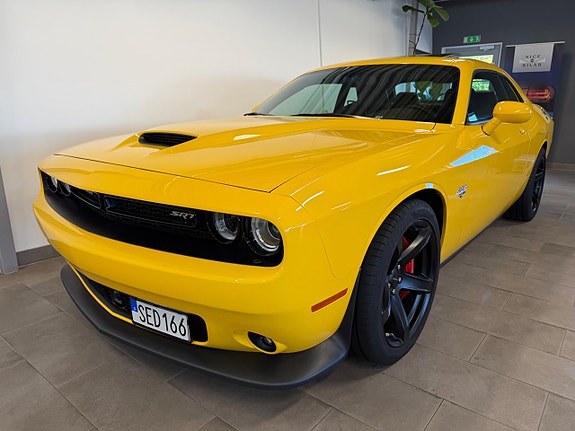 Dodge Challenger 2 of 18