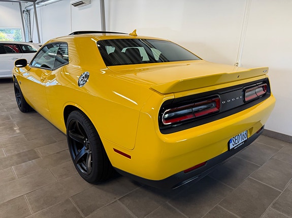 Dodge Challenger 4 of 18