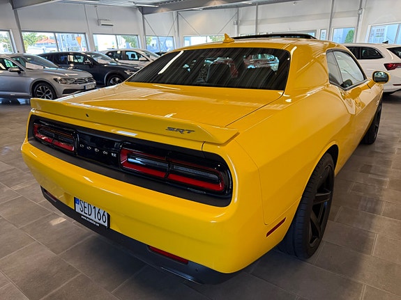 Dodge Challenger 6 of 18