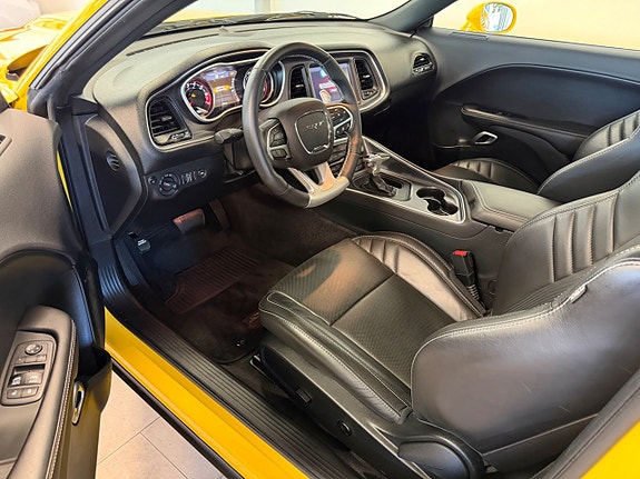 Dodge Challenger 7 of 18