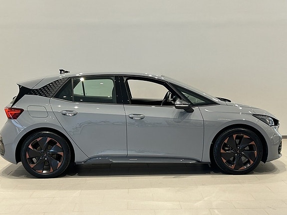 Cupra Born 5 of 18