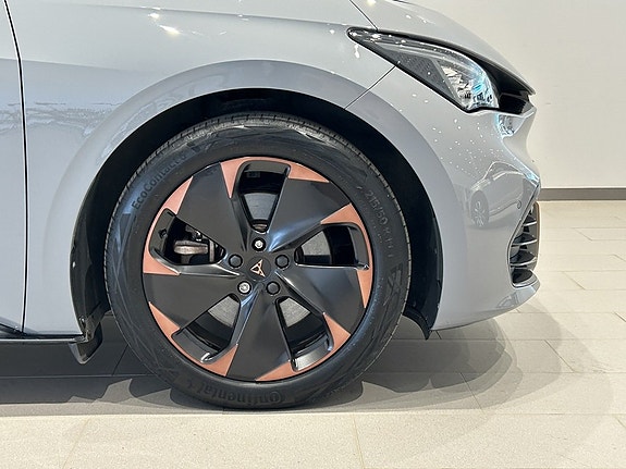 Cupra Born 6 of 18
