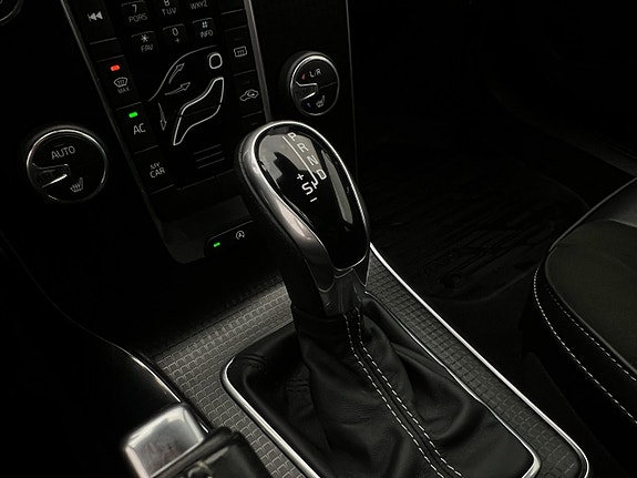 Volvo V40 16 of 28