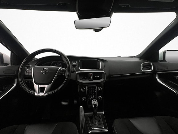 Volvo V40 14 of 28
