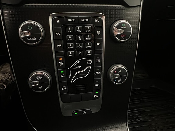 Volvo V40 15 of 28