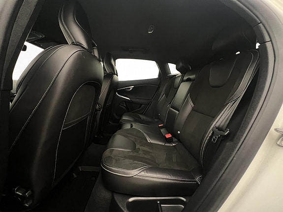Volvo V40 12 of 28