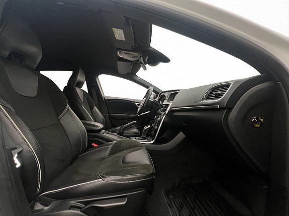 Volvo V40 11 of 28