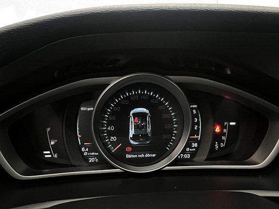 Volvo V40 25 of 28