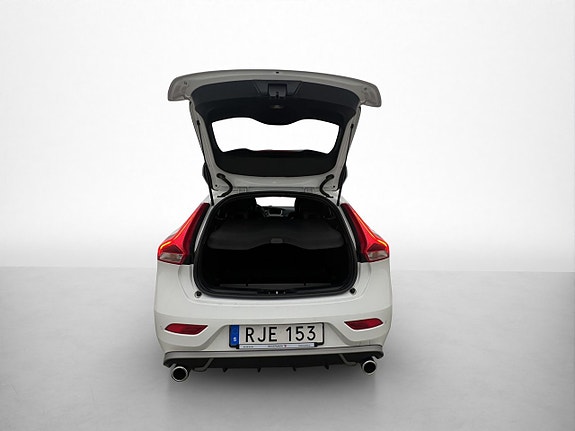 Volvo V40 24 of 28