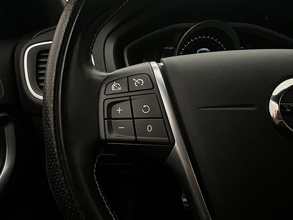 Volvo V40 18 of 28