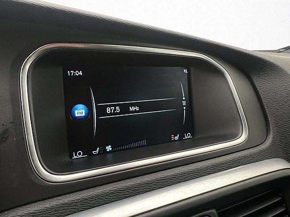 Volvo V40 17 of 28