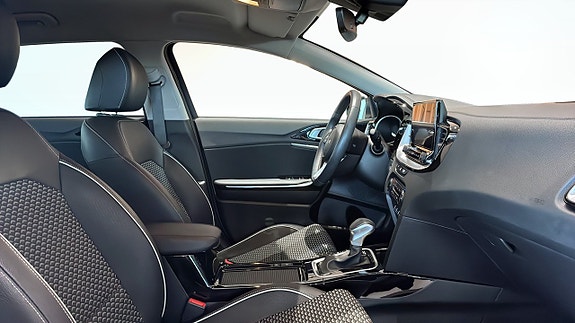 Kia Ceed 3 of 9