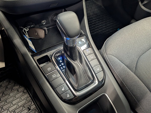 Hyundai IONIQ 10 of 11