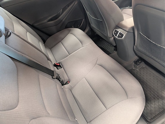 Hyundai IONIQ 11 of 11