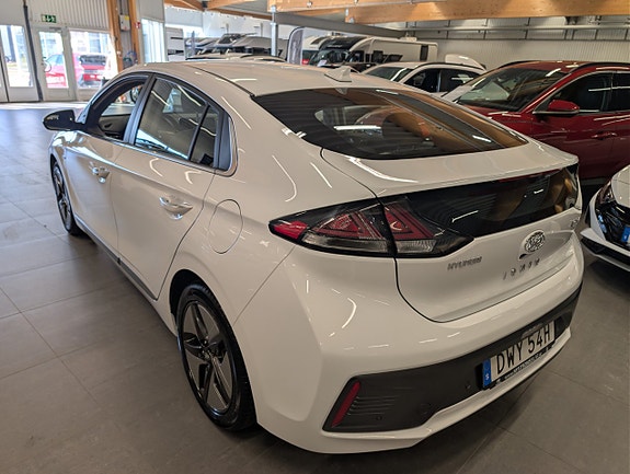 Hyundai IONIQ 2 of 11