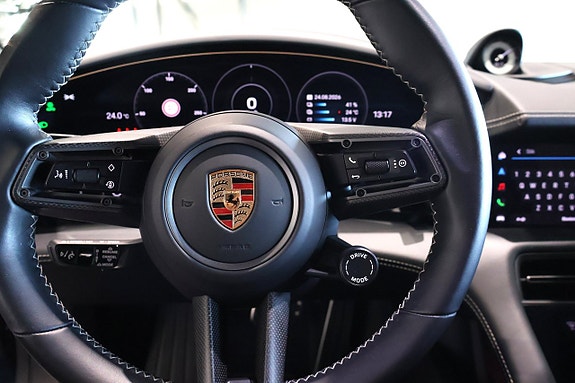 Porsche Taycan 19 of 22