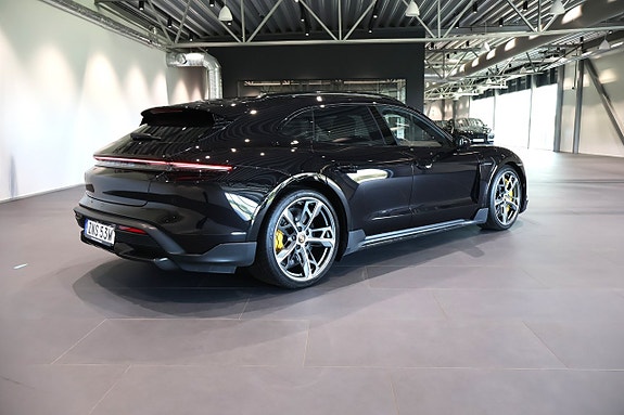 Porsche Taycan 8 of 22