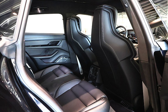Porsche Taycan 14 of 22