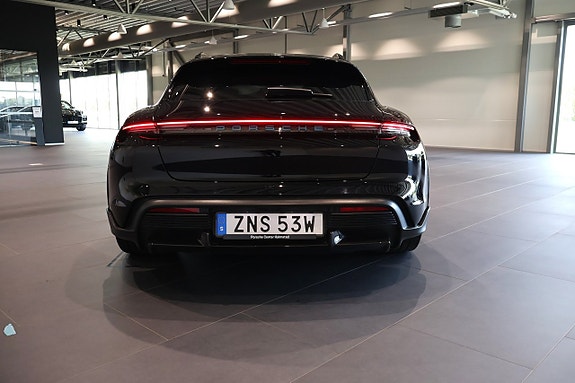 Porsche Taycan 9 of 22