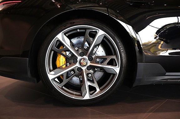 Porsche Taycan 12 of 22