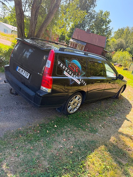 Volvo V70 2 of 10