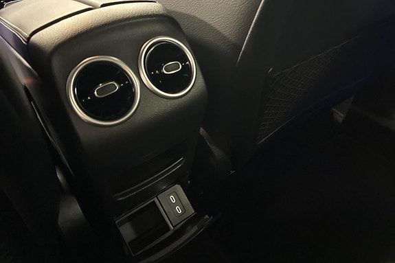 Mercedes-Benz GLB200 16 of 21