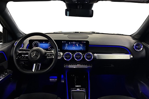 Mercedes-Benz GLB200 9 of 21