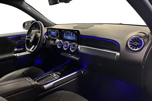 Mercedes-Benz GLB200 11 of 21