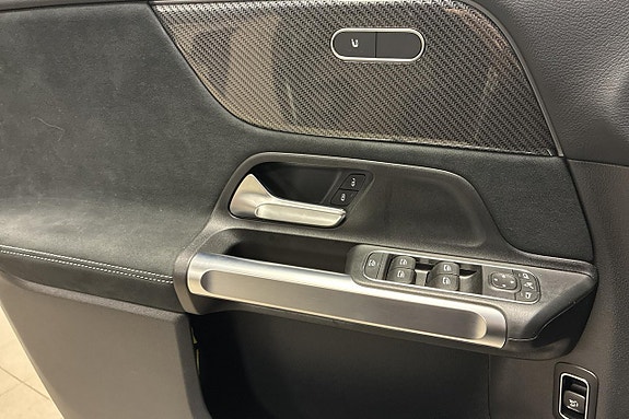 Mercedes-Benz GLB200 20 of 21