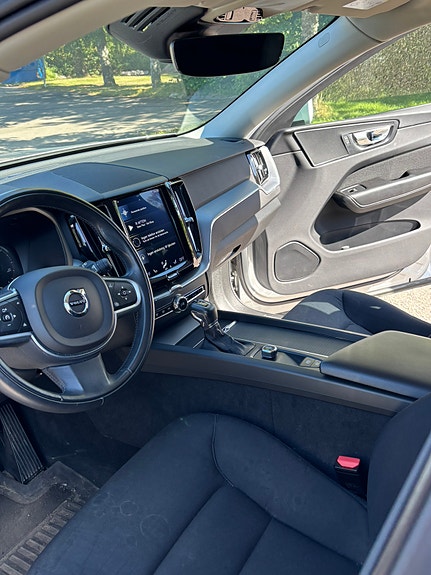 Volvo XC60 8 of 13