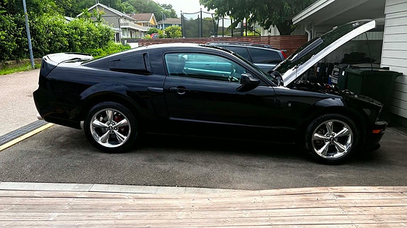 Ford Mustang 4 of 7