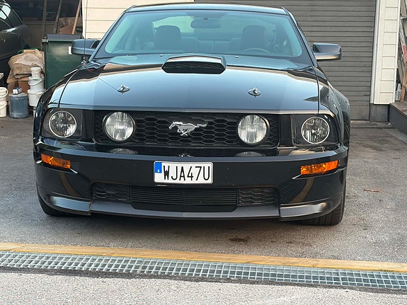 Ford Mustang 6 of 7
